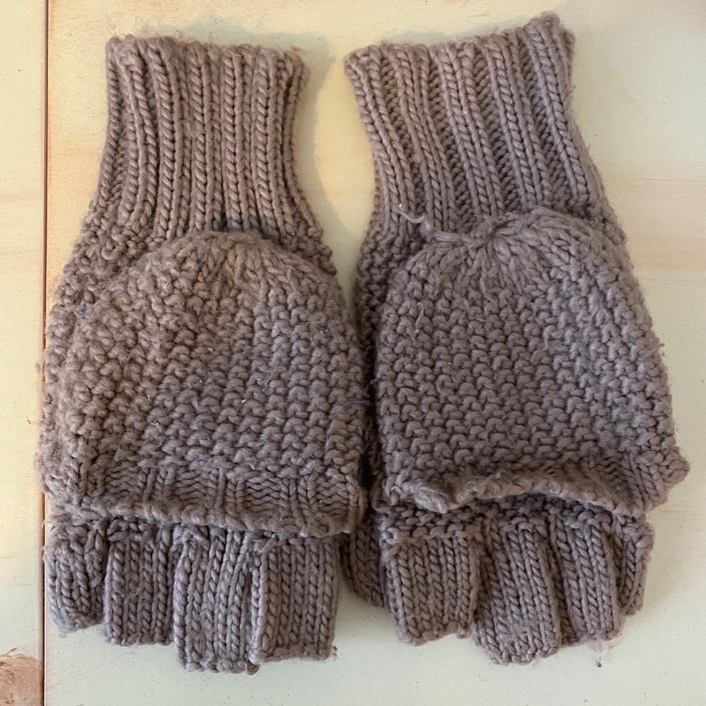 Brown gloves